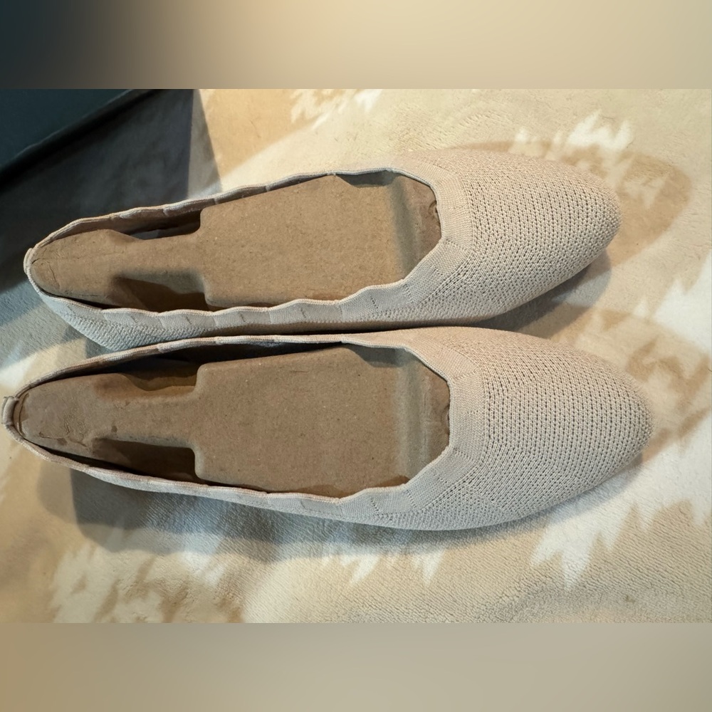 skechers cleo 2.0 - love spell
9.5 women’s 
New
